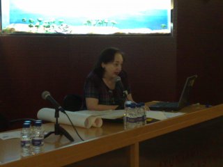 María José Fuster presentando Una investigación genealógica en los Pirineos Aragoneses María José Fuster presentando Una investigación genealógica en los Pirineos Aragoneses
